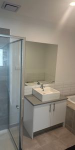 Cranbourne East - Photo 4