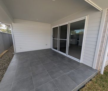 BRAND NEW HOME IN GOLF COURSE ESTATE - Photo 4