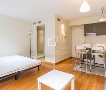 Excellent 1 Bedroom apartment for rent in Berruguete, Madrid - Photo 2