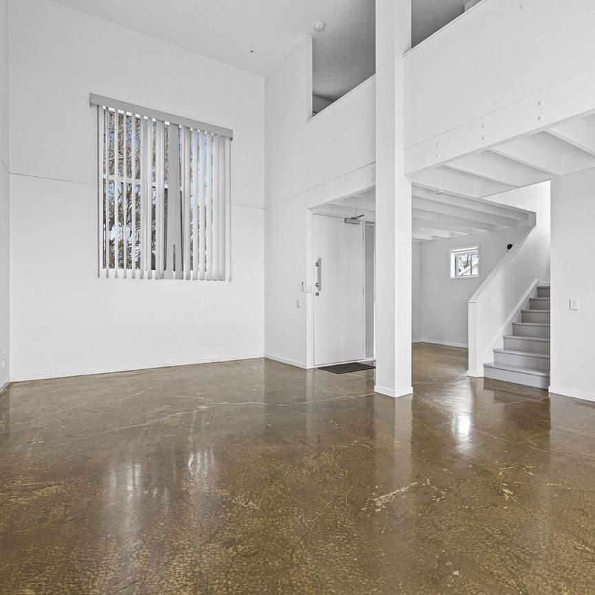 Stylish Loft-Style Living in Caroline Springs - Photo 1