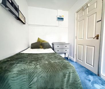 1 bedroom in a house share to rent - Photo 4