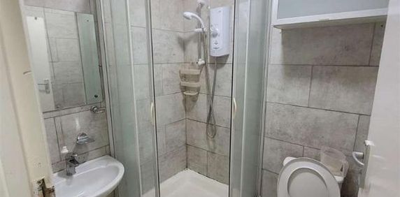 Harold Road, Upton, E13 - Photo 2