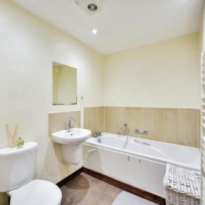 Arundel Square, Maidstone - Photo 1