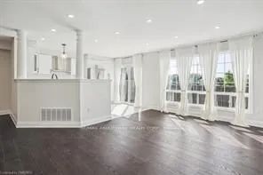 Condo Townhouse For Lease | W9248363 - Photo 1