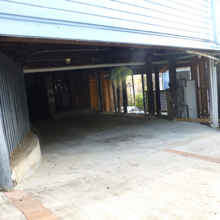 CONVENIENCE PLUS IN A CHARMING QUEENSLANDER UNIT - Photo 1