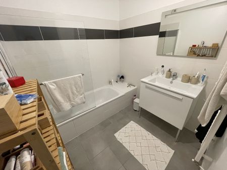 Location Appartement 3 pièces 80m² NIMES 30000 - Photo 5