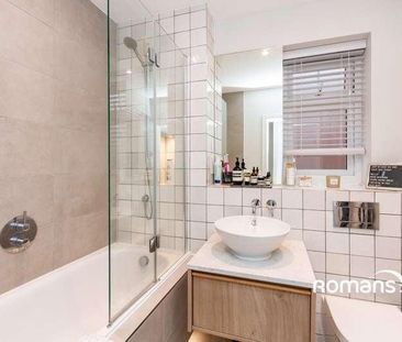 The Hedgerows, Crookham Village, Fleet, Hampshire, GU51 - Photo 3