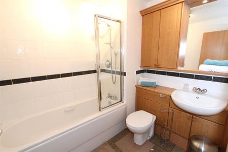 2 bedroom flat to rent - Photo 3