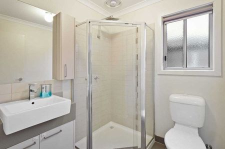 Modern 3-Bedroom Home in Highlands Estate - Photo 4