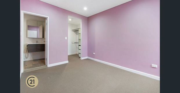 Modern 2 Bedroom Unit in an Ideal Location - Photo 1