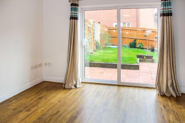 Violet Close, Desborough - Photo 1