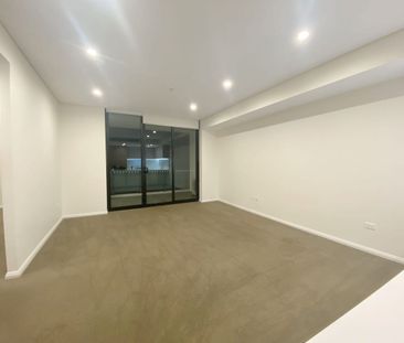 Spacious North Facing Two-Bed with Garden View! - Photo 1