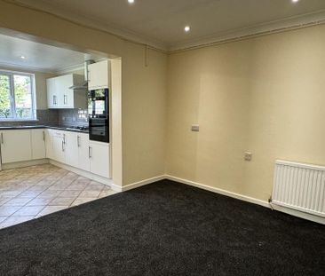 4 bedroom semi-detached house to rent - Photo 1