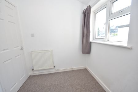 4 bed house to rent in Inglefield Avenue, Heath, CF14 - Photo 5