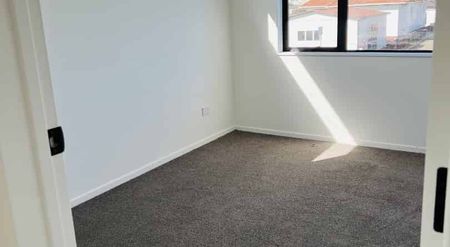 Spacious and Charming 3-Bedroom House for Rent - Photo 5