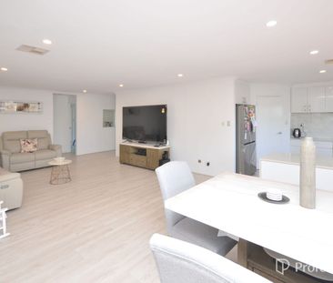 Grand Residence with Fully Ducted Reverse Cycle Air Conditioning - Photo 6