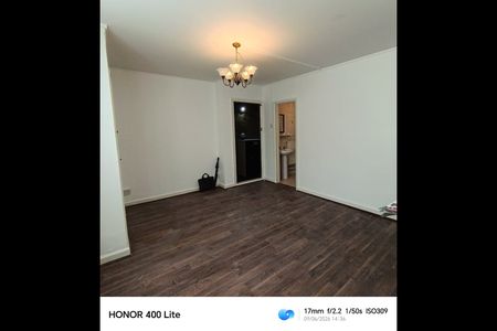 2 Bed Terraced House, Addison Way, NW11 - Photo 3