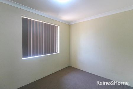 Spacious 2 Bedroom in Prime Location ! - Photo 3