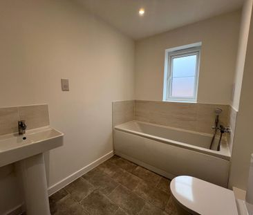 3 bedroom semi-detached house to rent - Photo 6