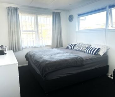 Family Living - Photo 3