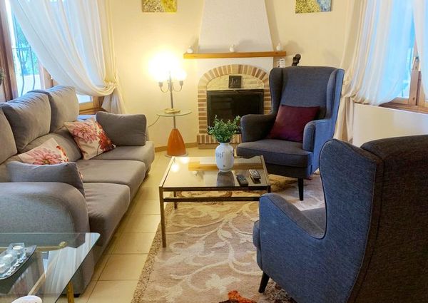 Villa for rent with 3 bedrooms and pool in Calpe for the winter season.
