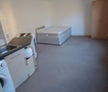 Studio to rent - Photo 3