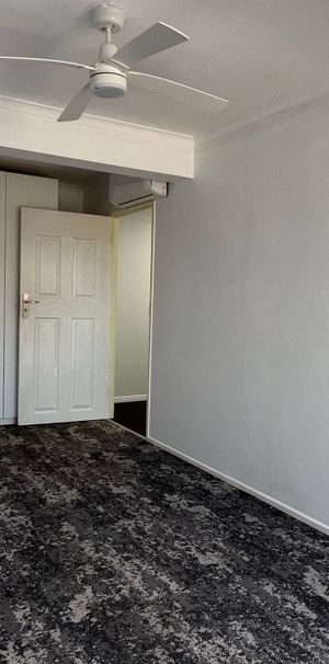 Low-Maintenance 2 Bedroom Unit in Prime Location - Photo 1
