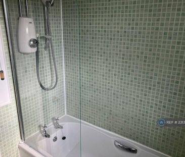 2 bedroom end of terrace house to rent - Photo 5