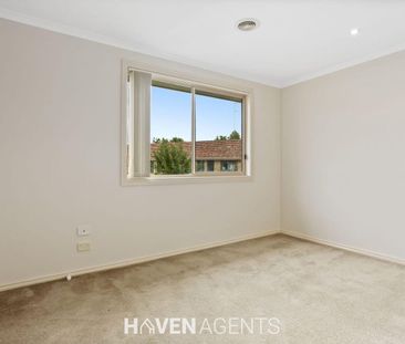 SPACIOUS AND PRIVATE THREE BEDROOM TOWNHOUSE WITH DOUBLE GARAGE | H... - Photo 5