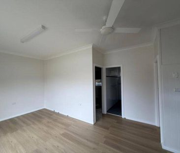 Renovated 2 bedroom units in fantastic location - Photo 2