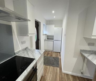 2 bedroom semi-detached house to rent - Photo 6