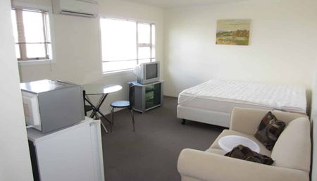 1 large studio room available in a BOARDING HOUSE. - Photo 5