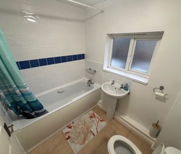 Barnum Court, Swindon - Photo 3