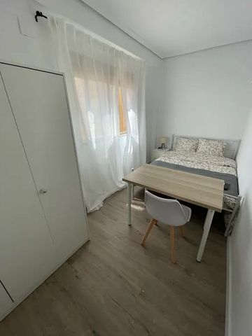 Carrer del Poeta Alberola, Valencia, Valencian Community 46018 - Photo 2