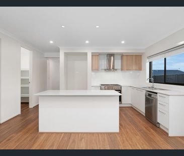 Spacious Family Living in Seachange Estate - Photo 4