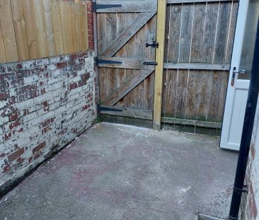 2 bedroom flat to rent - Photo 6