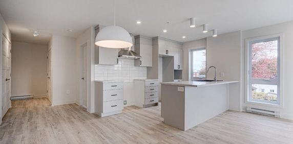 Beau 4 1/2 récent, ascenseur, centre-ville de Valleyfield ! - Photo 2