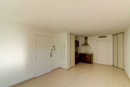 Mandelieu-La-Napoule : grand appartement à louer - Photo 3