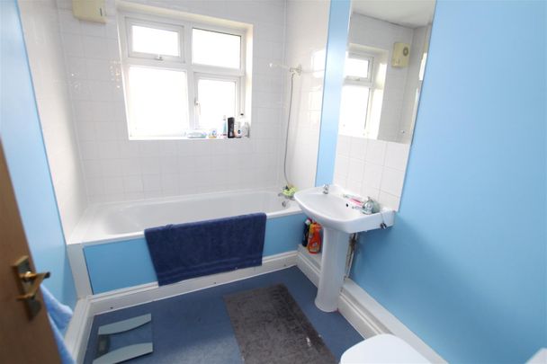 1 bedroom Flat to let - Photo 1