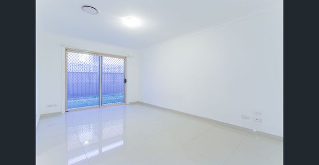 3 Bedroom home in great location in Minto !! - Photo 1