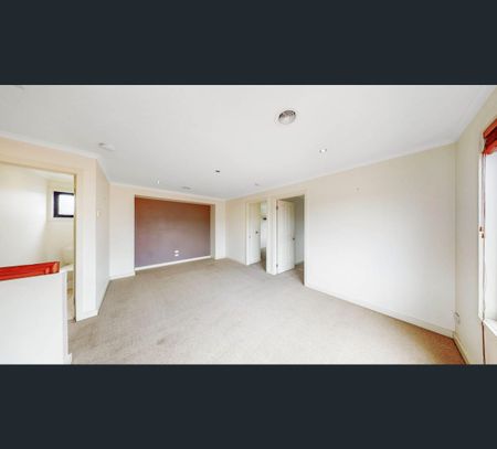 33 Stagecoach Boulevard, South Morang, Vic 3752 - Photo 2
