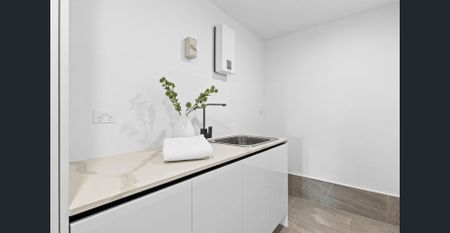 2 huge balconies, ducted air, pool and gym - Photo 5