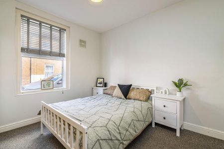 4 bedroom terraced house to rent - Photo 5