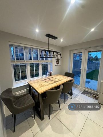 3 bedroom detached house to rent - Photo 3