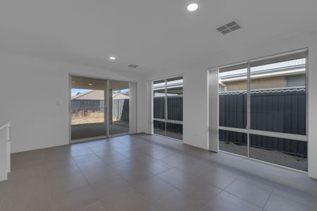 Spacious Four Bedroom Home for Lease - Photo 2