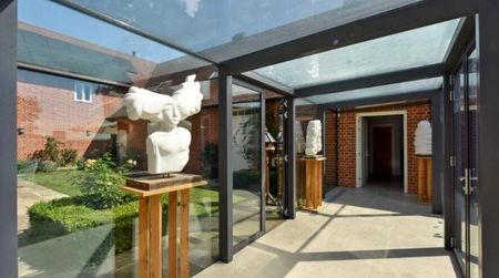 5 bedroom semi-detached house to rent - Photo 2