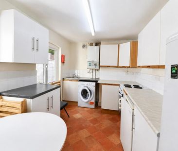 1 bedroom in a house share to rent - Photo 6