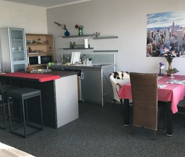 Donauparkblick! Spacious studio apartment on a higher floor for sho... - Photo 6