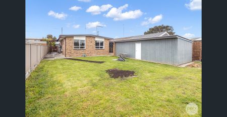 Spacious & Secure Family Home in Wendouree - Photo 5