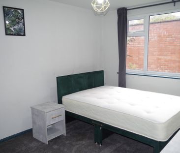 Silverwell Street, Bolton - Photo 6